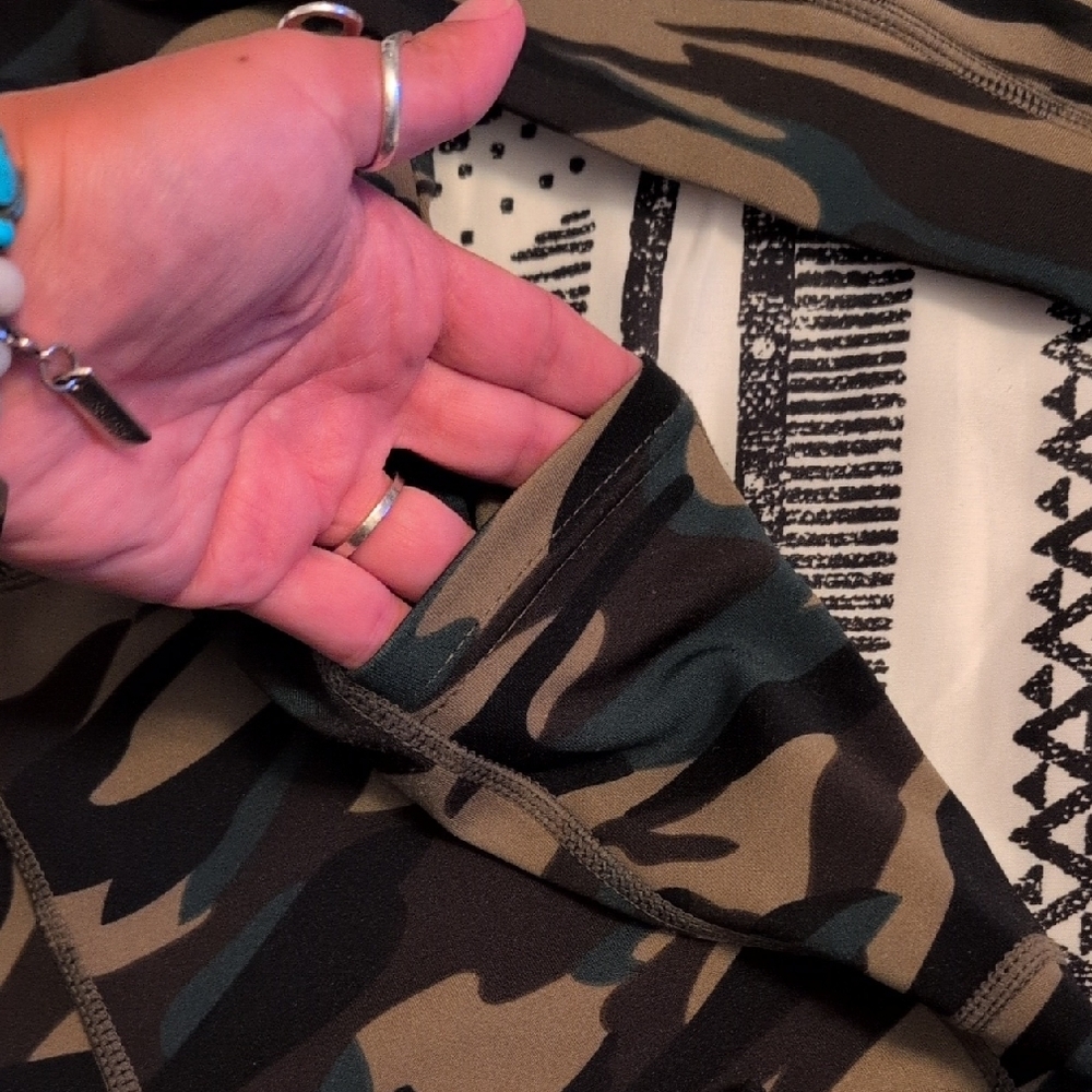 Camouflage Sports Bra and Leggings Set - Picture 3 of 10